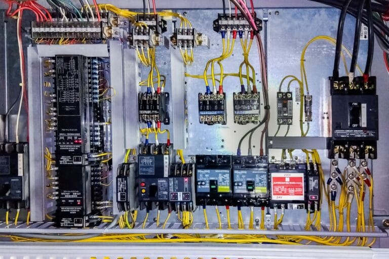 古い制御盤、全部作り直さなくていい場合もある｜改造・部分更新という選択肢のすすめ