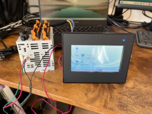 三菱シーケンサにミスミのタッチパネルは使える？三菱タッチパネルとの比較と選定ポイント